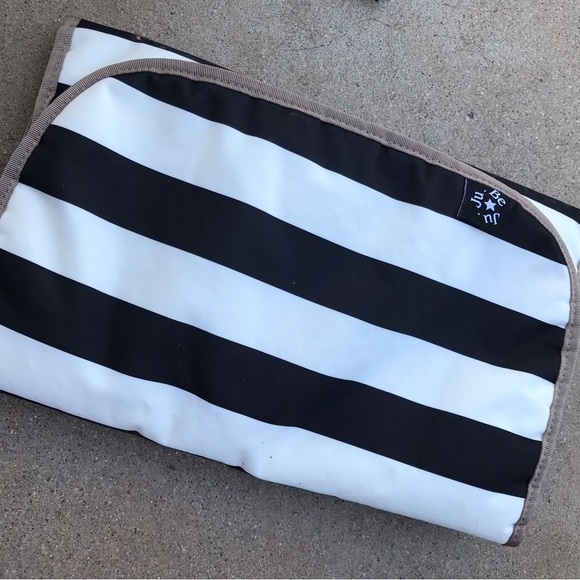 Jujubee B.F.F.  Backpack Diaper Bag- First Lady. - Picture 7 of 8